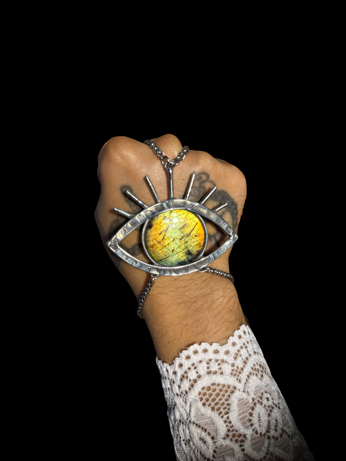 DÉRKOMAI | Labradorite Hand Harness