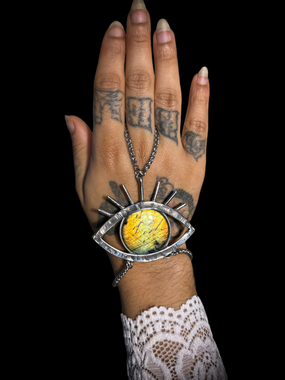 DÉRKOMAI | Labradorite Hand Harness