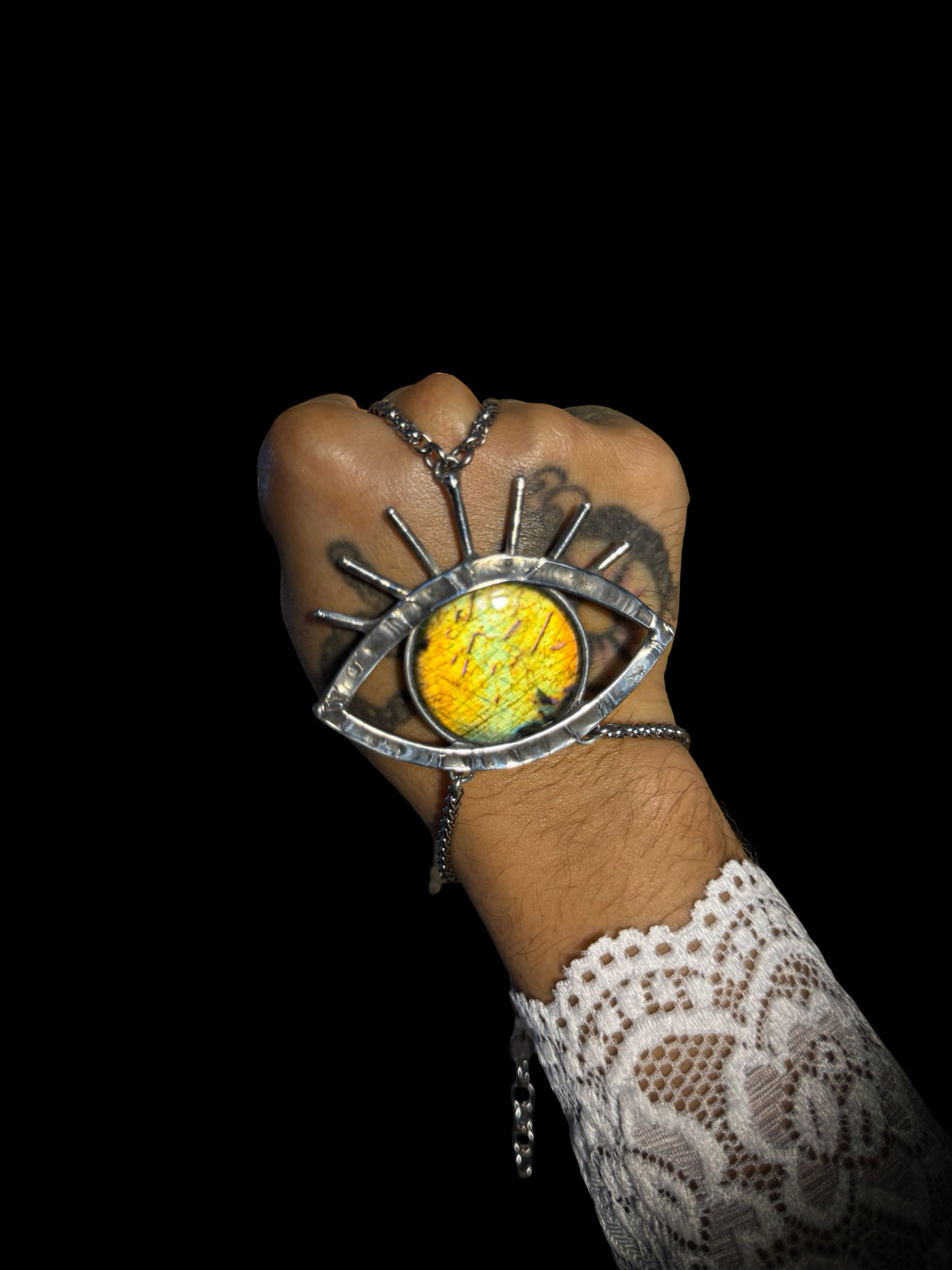 DÉRKOMAI | Labradorite Hand Harness
