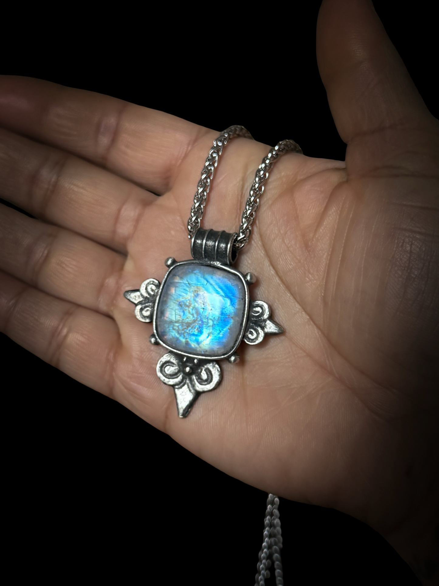 LUNESCENCE | Rainbow Moonstone Necklace