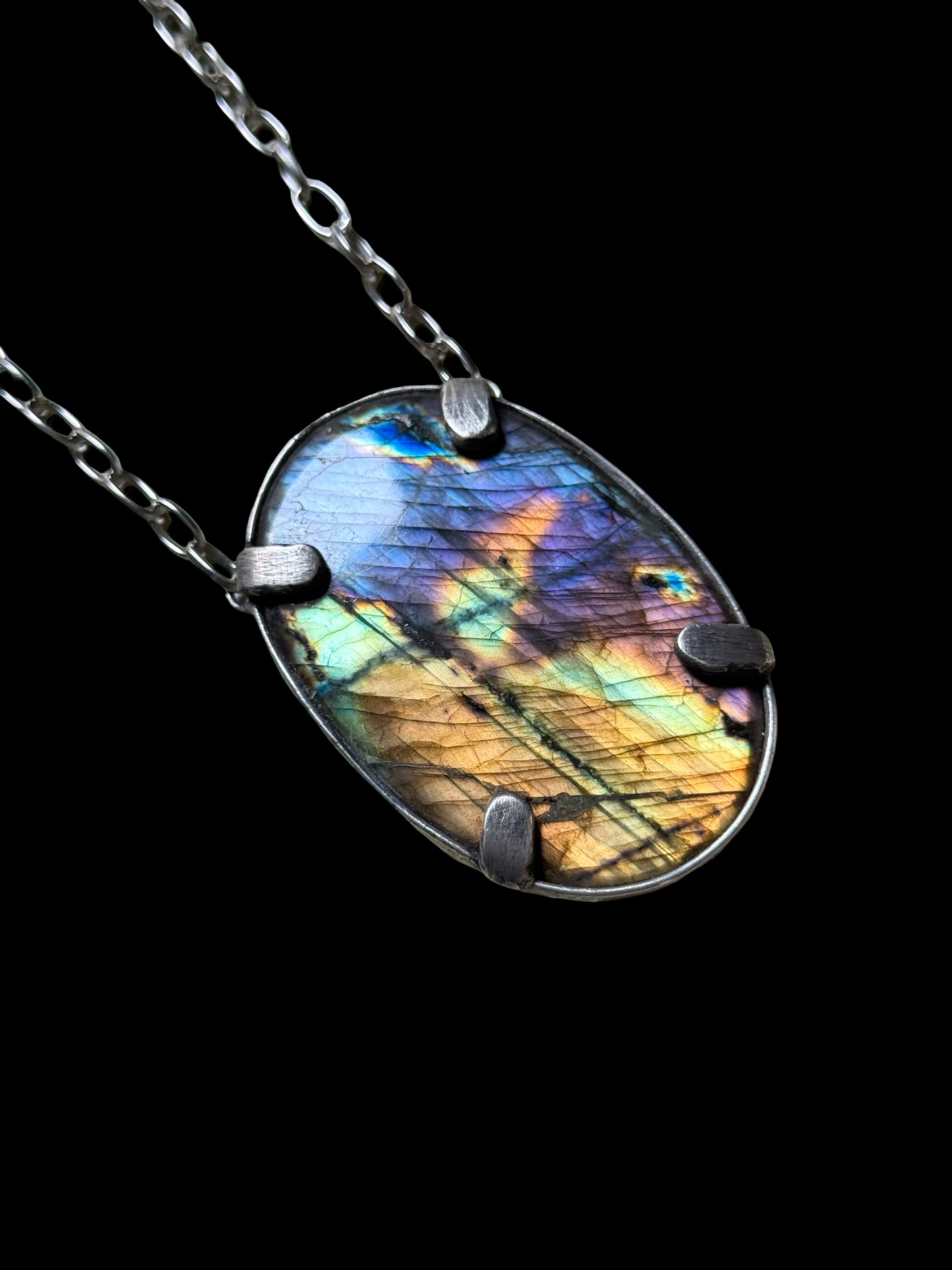 UṢAS | Labradorite Necklace