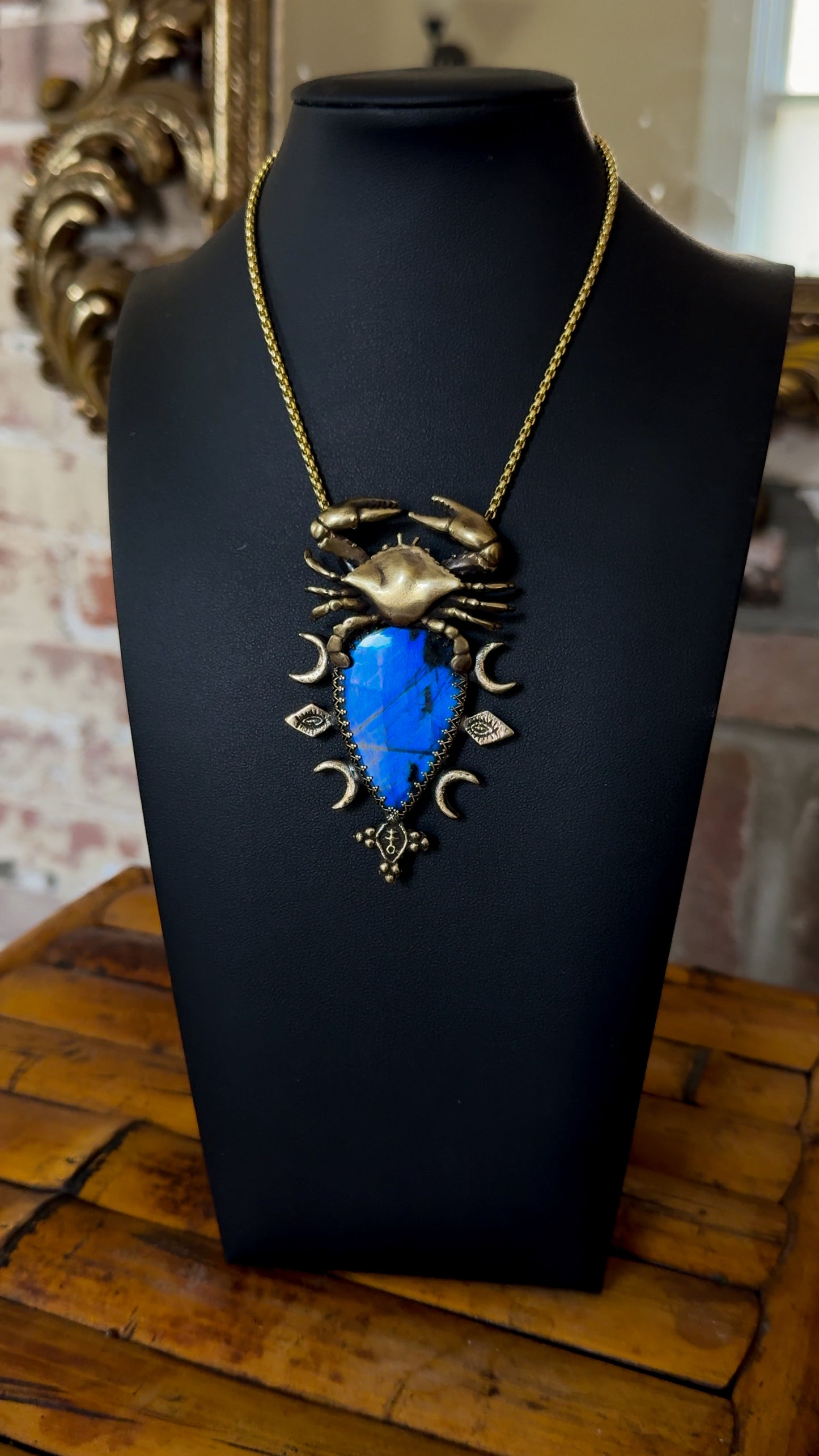 THE MOON GATE | Labradorite Necklace