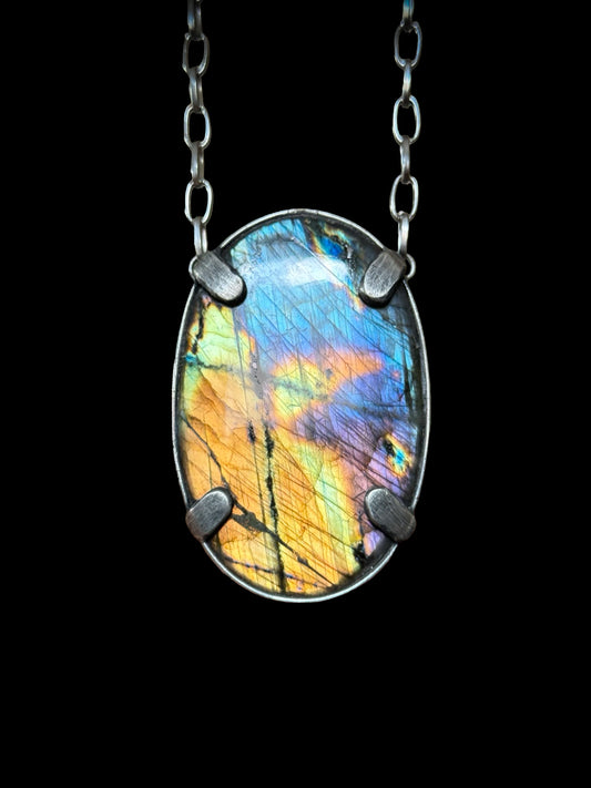 UṢAS | Labradorite Necklace