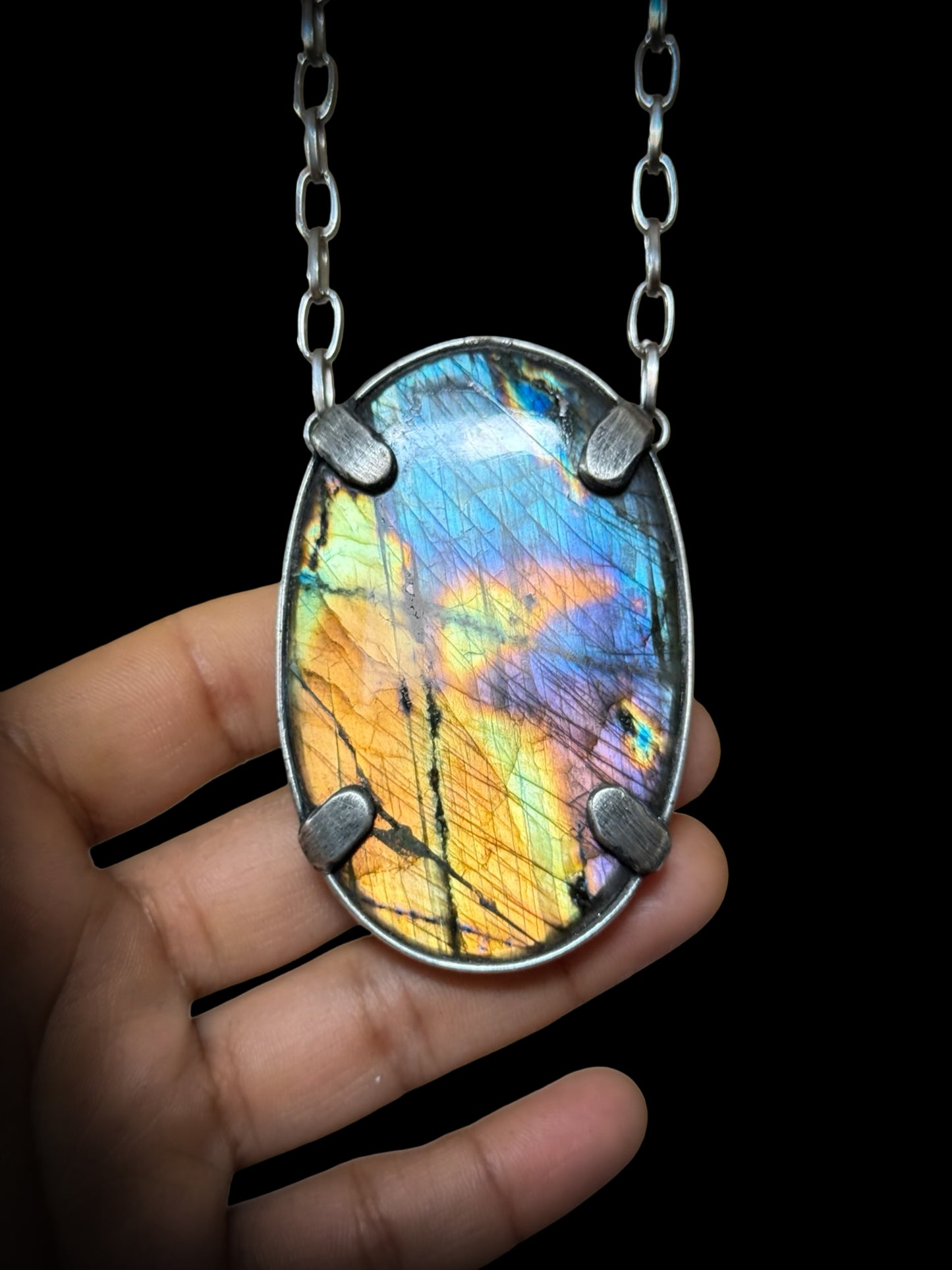 UṢAS | Labradorite Necklace