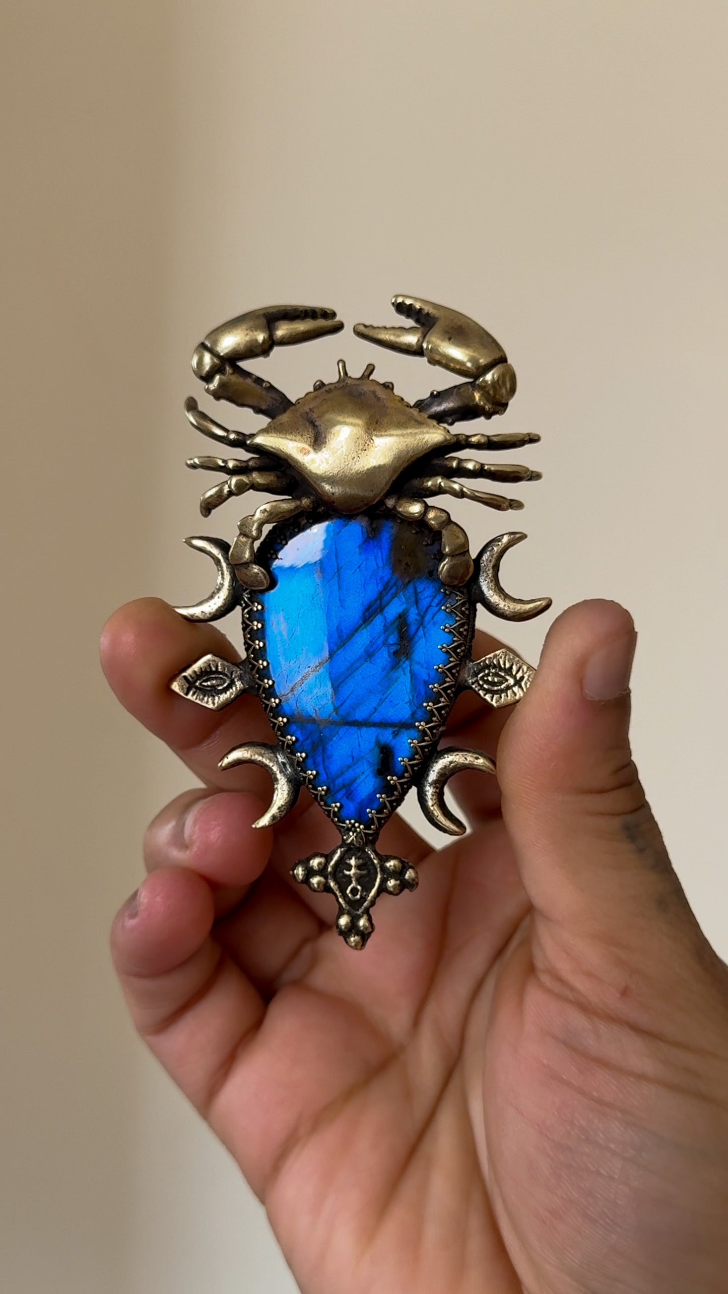 THE MOON GATE | Labradorite Necklace