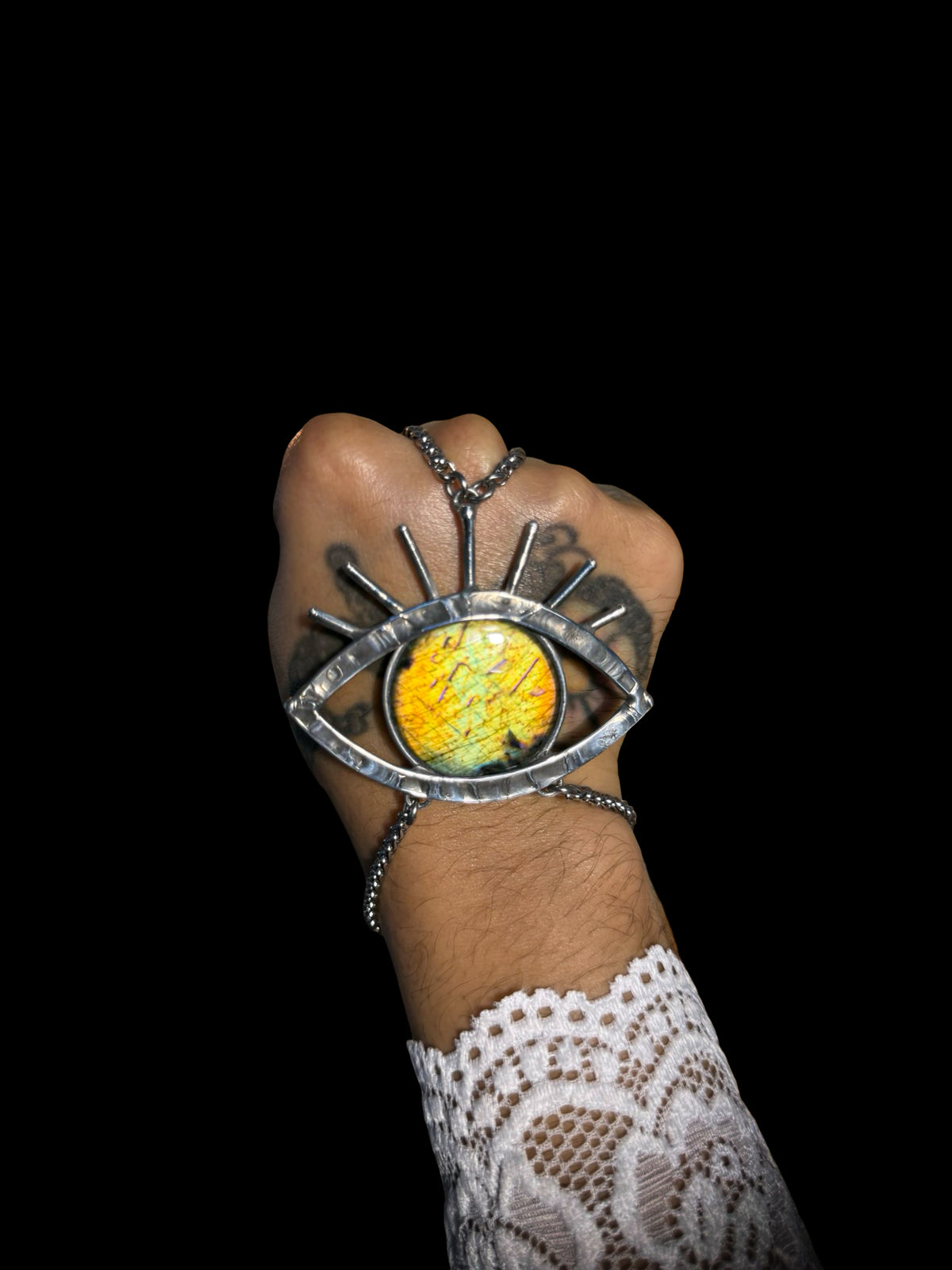 DÉRKOMAI | Labradorite Hand Harness