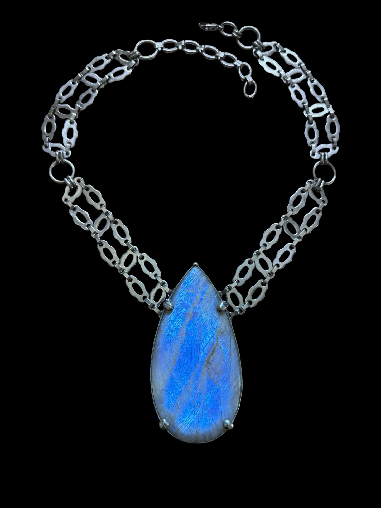 UTSUROI | Rainbow Moonstone Choker