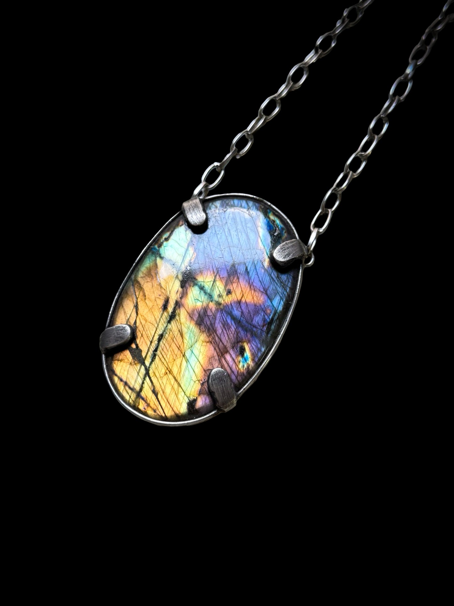 UṢAS | Labradorite Necklace