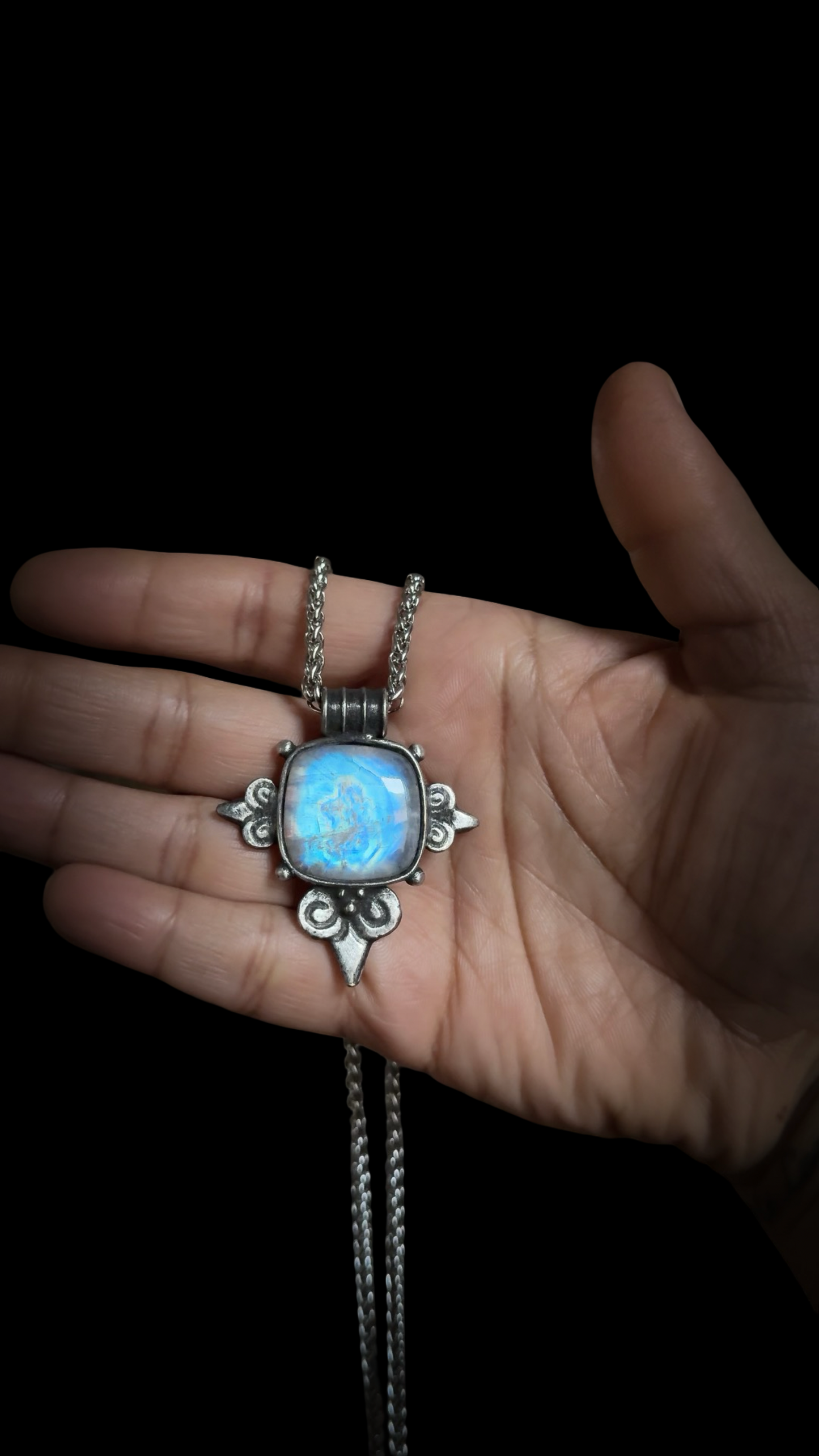 LUNESCENCE | Rainbow Moonstone Necklace