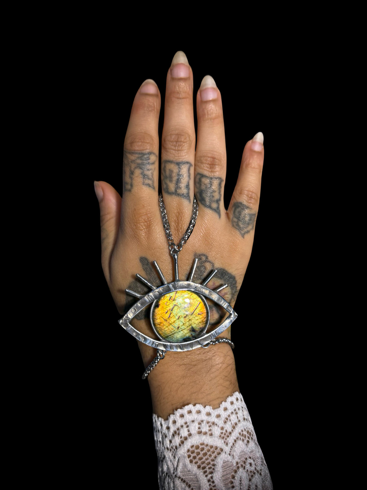 DÉRKOMAI | Labradorite Hand Harness