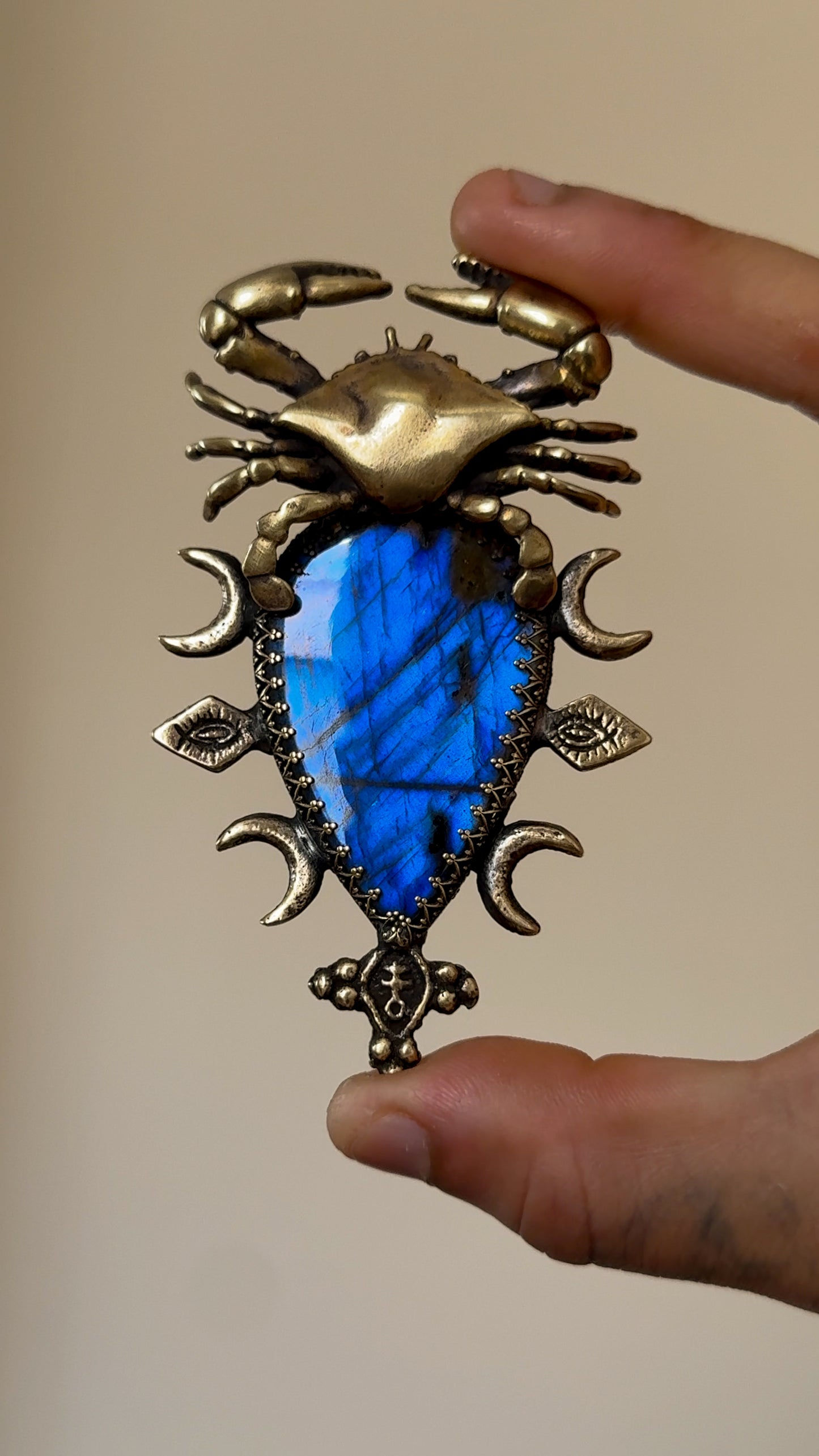THE MOON GATE | Labradorite Necklace