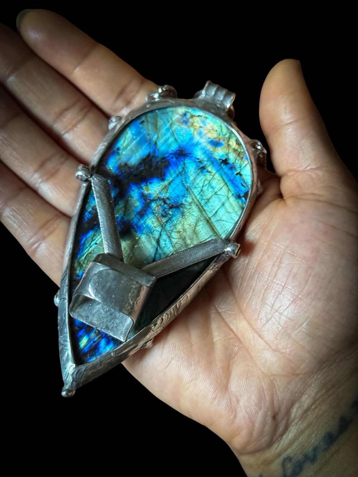 KOMOREBI | Labradorite Hand Harness