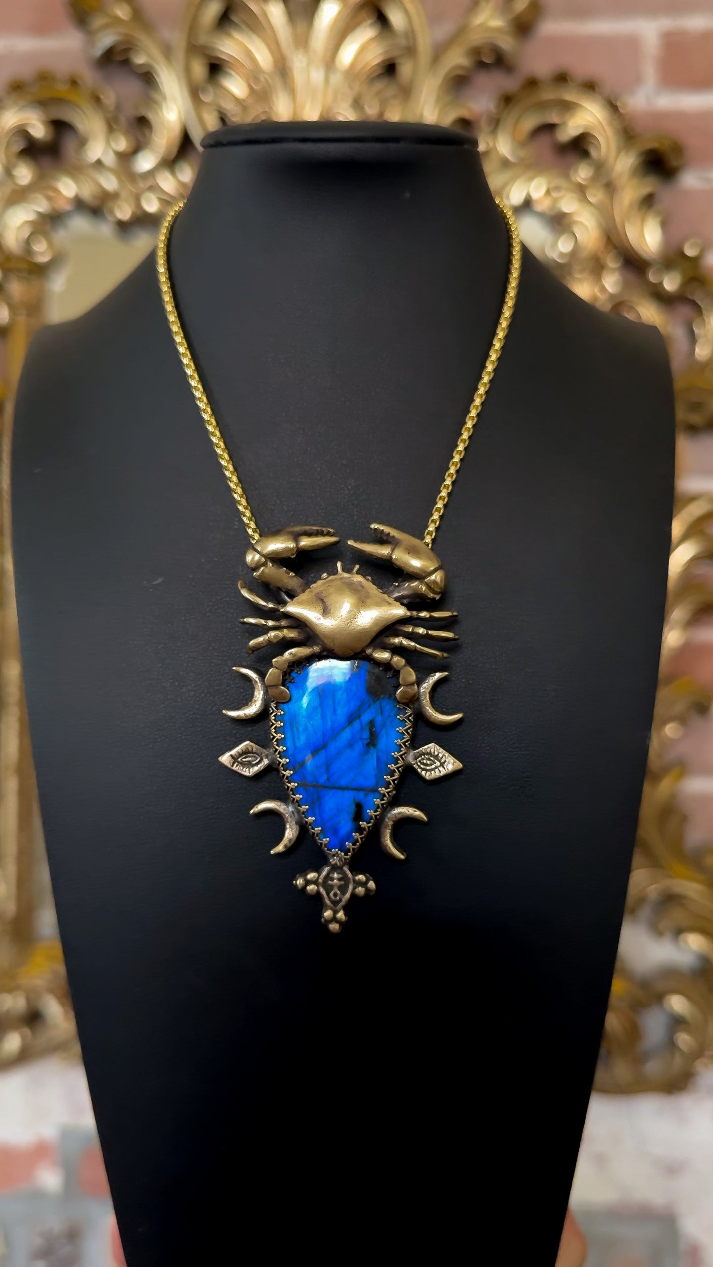 THE MOON GATE | Labradorite Necklace