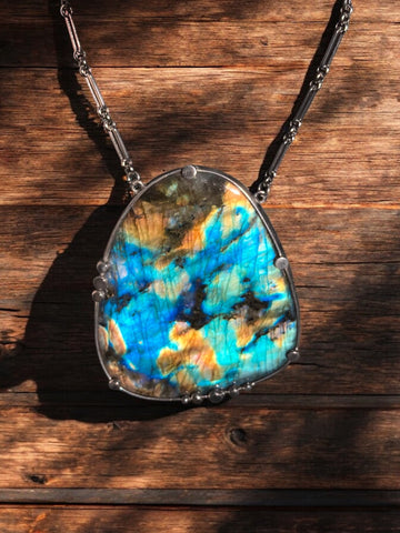 Lavanya | Labradorite necklace