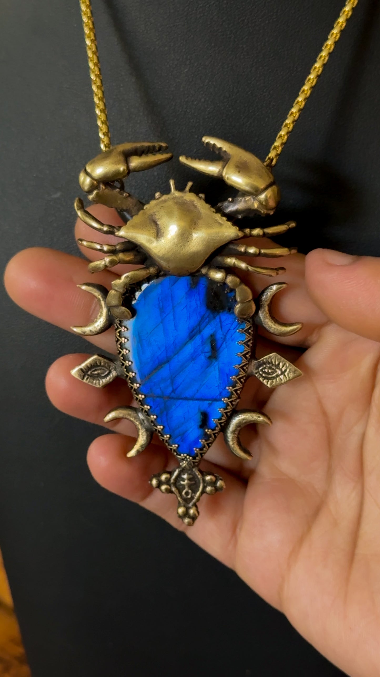 THE MOON GATE | Labradorite Necklace