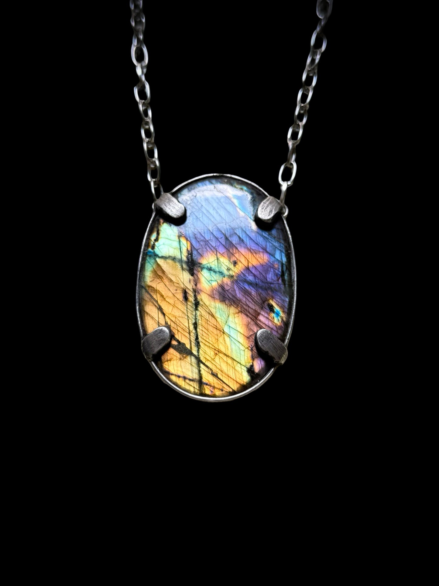 UṢAS | Labradorite Necklace