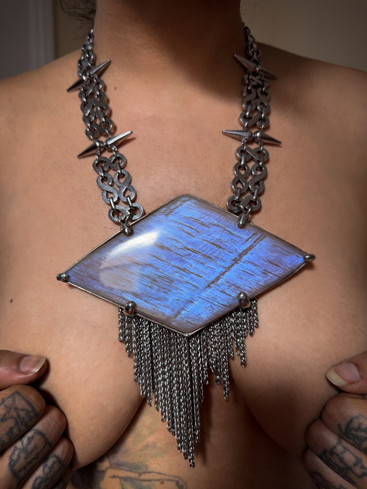 VAGĀRĪ | Rainbow Moonstone Necklace