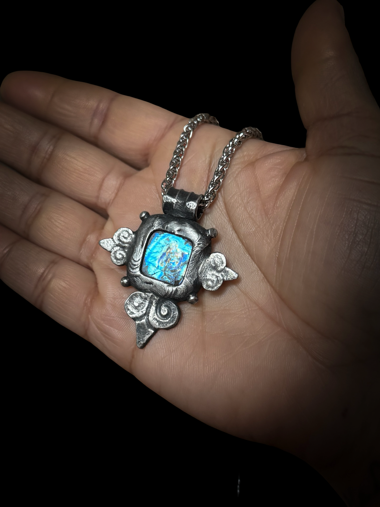 LUNESCENCE | Rainbow Moonstone Necklace