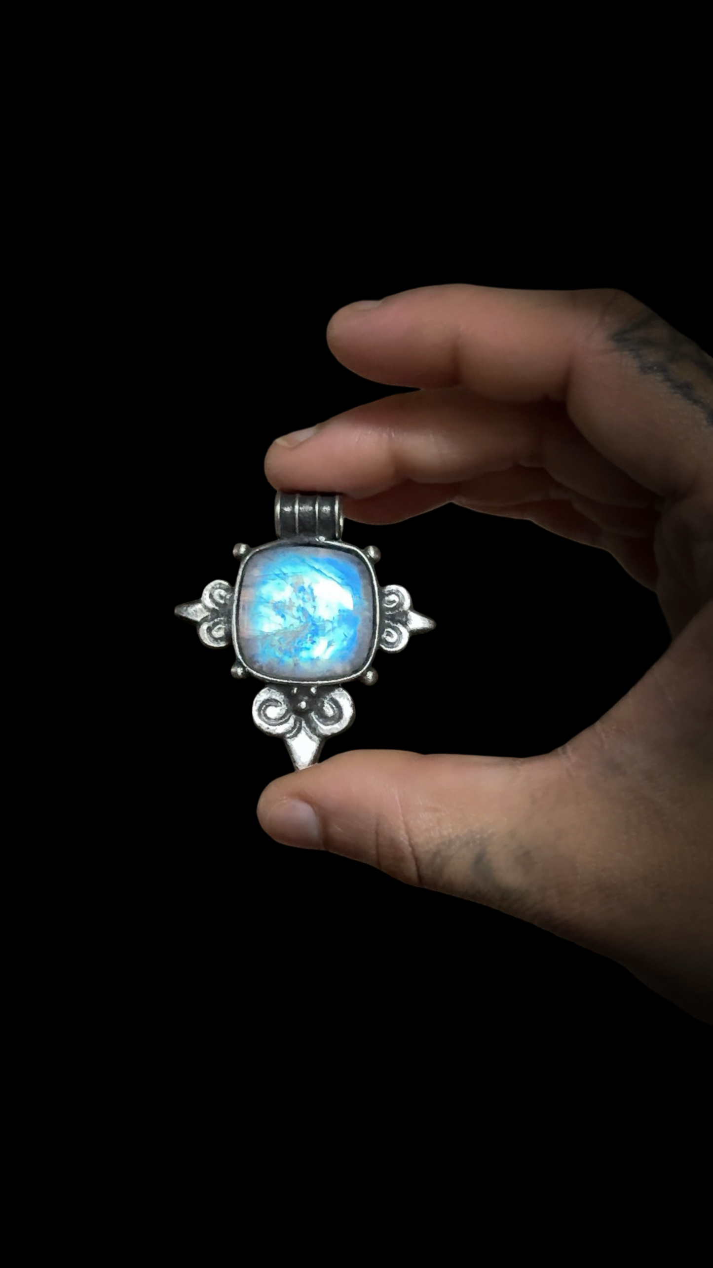 LUNESCENCE | Rainbow Moonstone Necklace