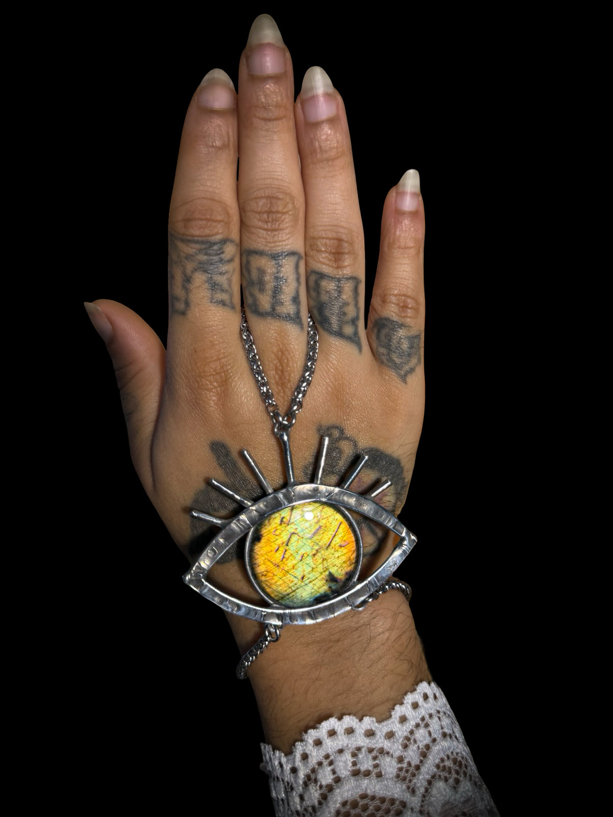 DÉRKOMAI | Labradorite Hand Harness