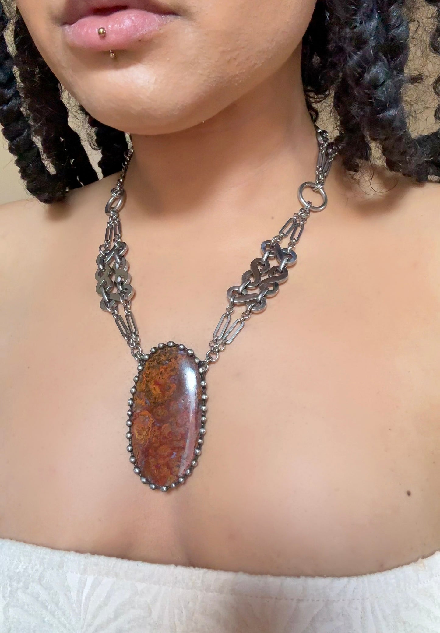THARENN | Hungarian Agate Necklace