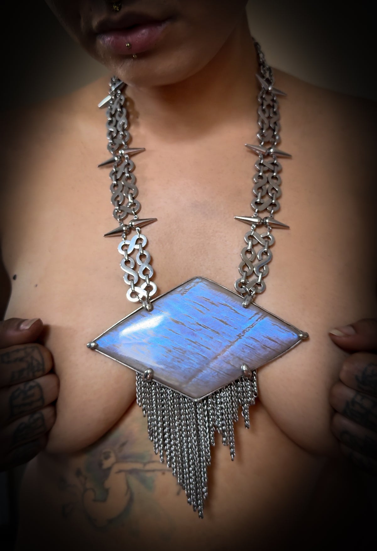 VAGĀRĪ | Rainbow Moonstone Necklace