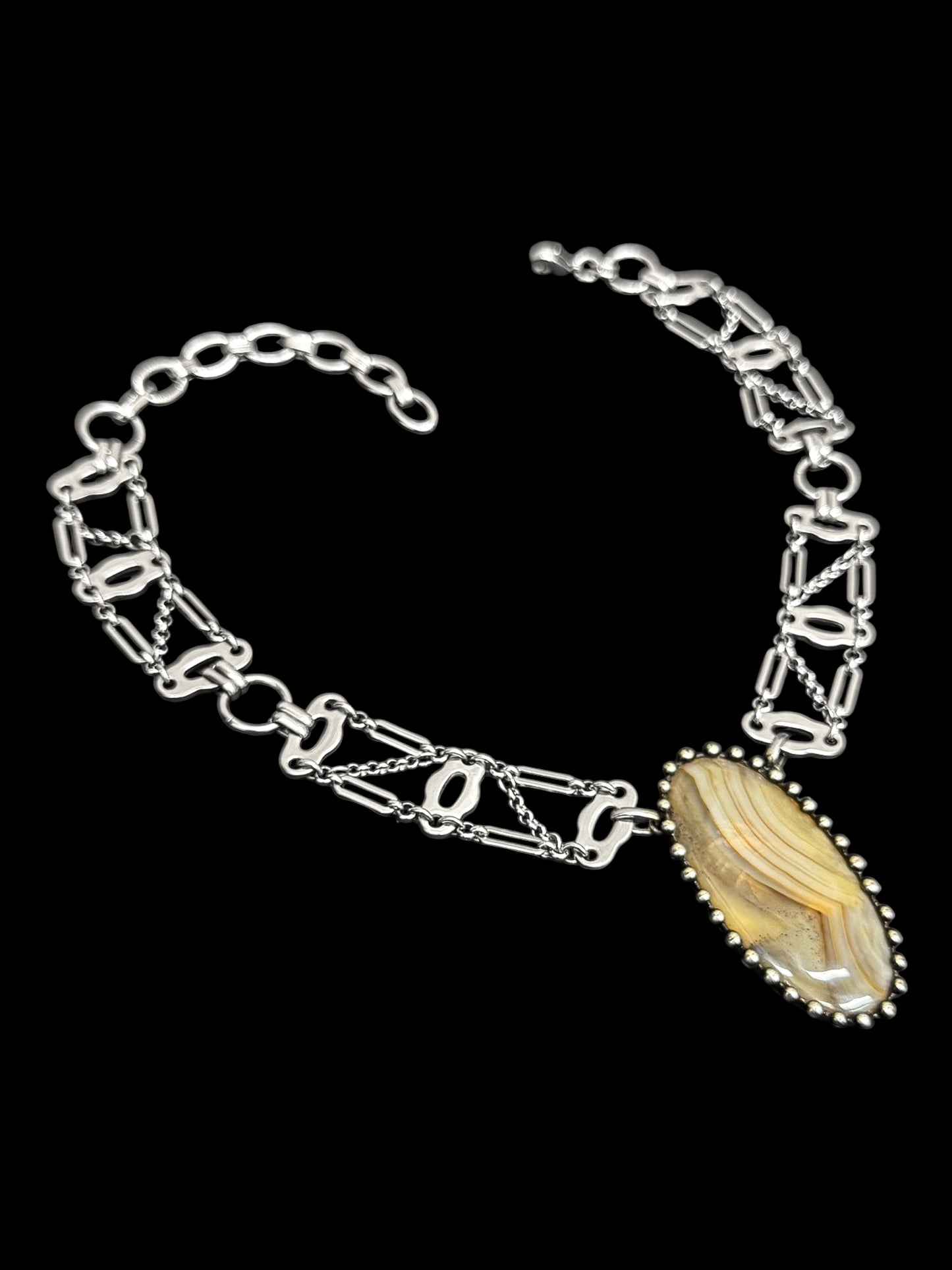 TAREVA | Banded Agate Necklace