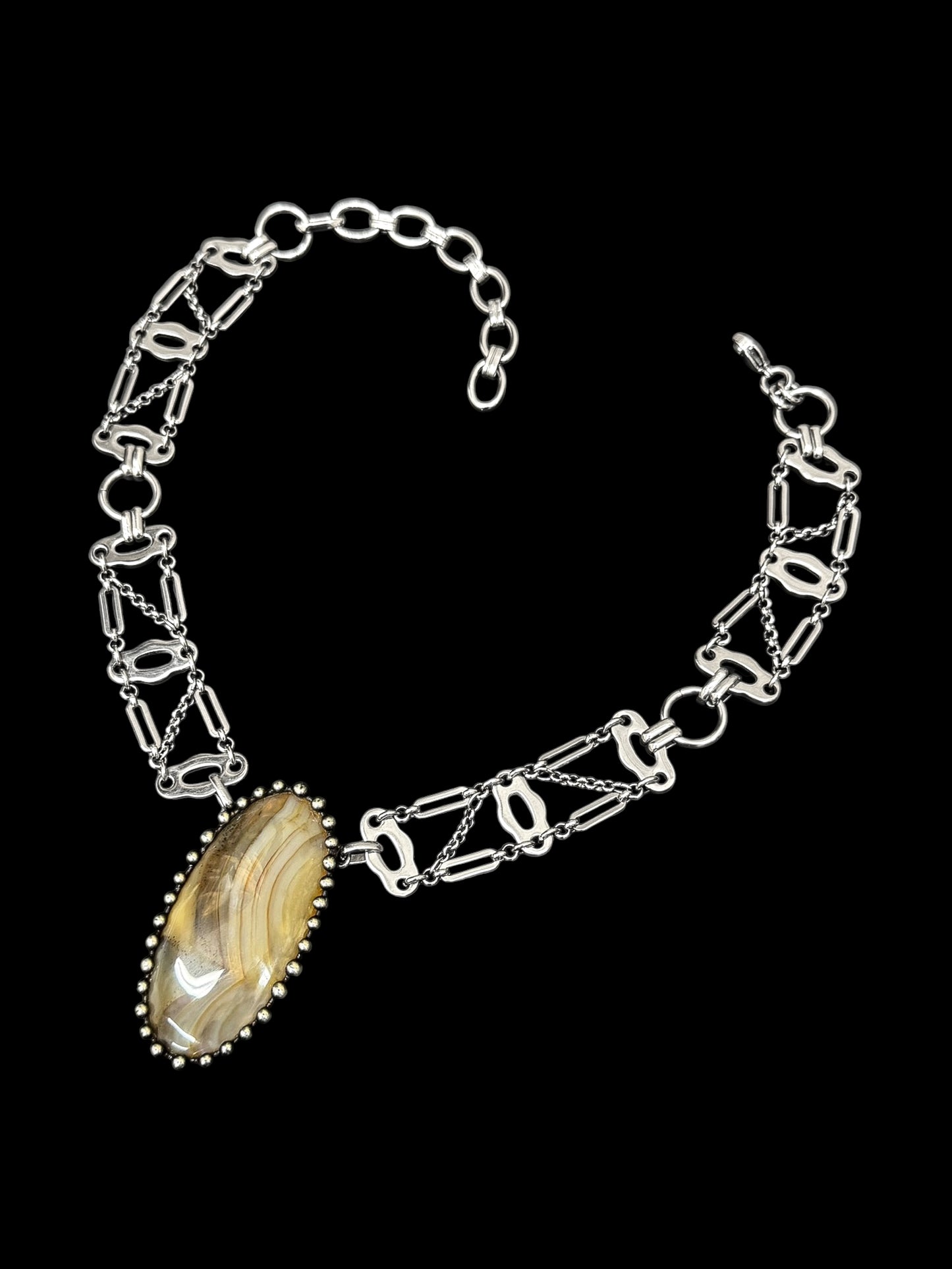 TAREVA | Banded Agate Necklace